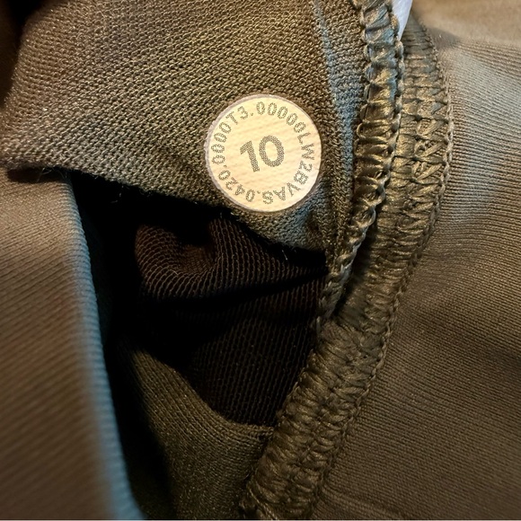 Lululemon Free To Be Elevated Bra in Army Green, DD/E Cup - Picture 3 of 5